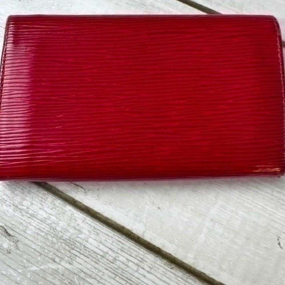 AUTHENTIC Louis Vuitton Epi Porte Leather Bifold Wallet. Red. - Picture 5 of 16